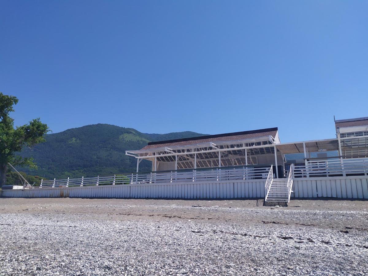 Guesthouse Mira Гагра Екстериор снимка