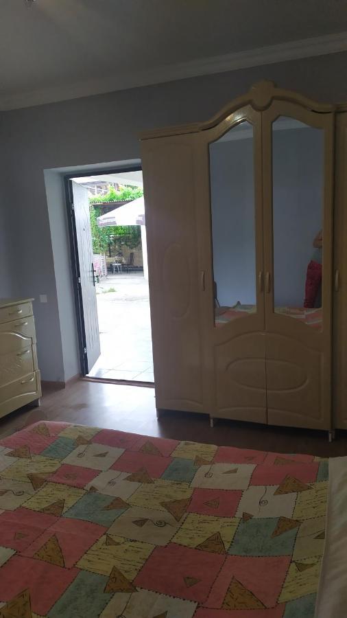 Guesthouse Mira Гагра Екстериор снимка