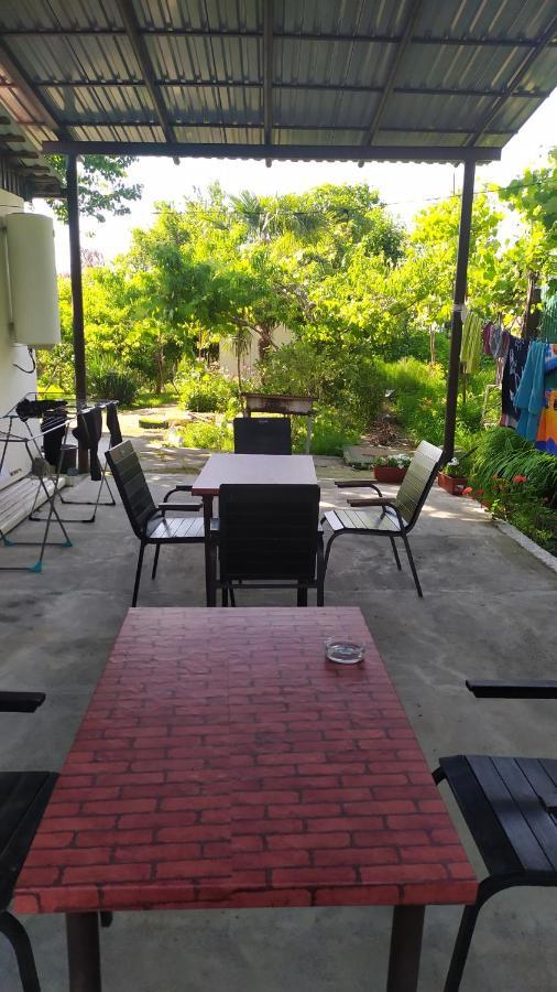 Guesthouse Mira Гагра Екстериор снимка