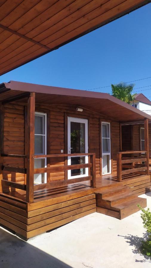 Guesthouse Mira Гагра Екстериор снимка